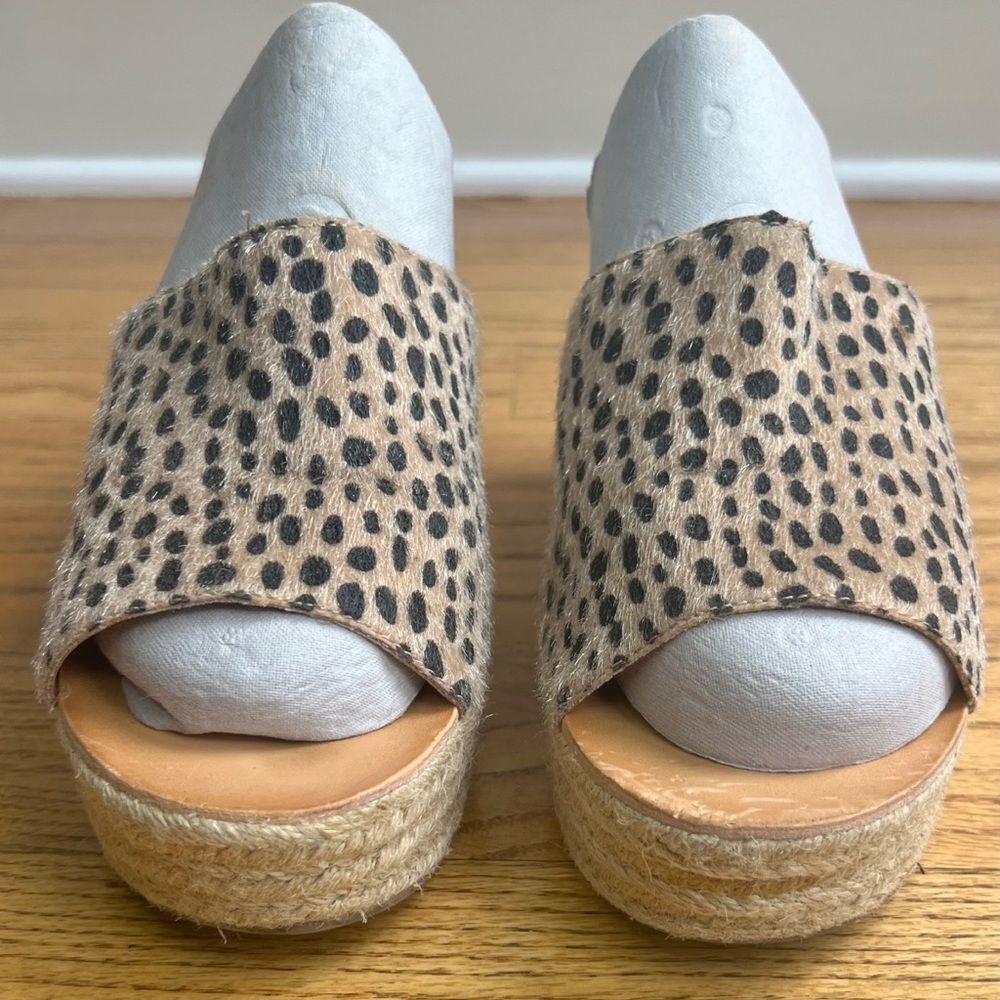 Dolce Vita Women’s Animal Print Calf Hair Wedge Slip On Sandal Size 9